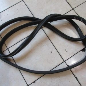 Уплотнитель крышки багажника MERCEDES-BENZ M-класс W164 (2005—2008)