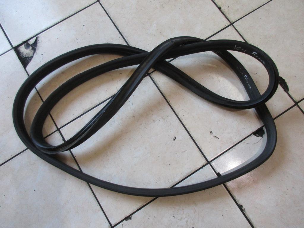 Уплотнитель крышки багажника MERCEDES-BENZ M-класс W164 (2005—2008)