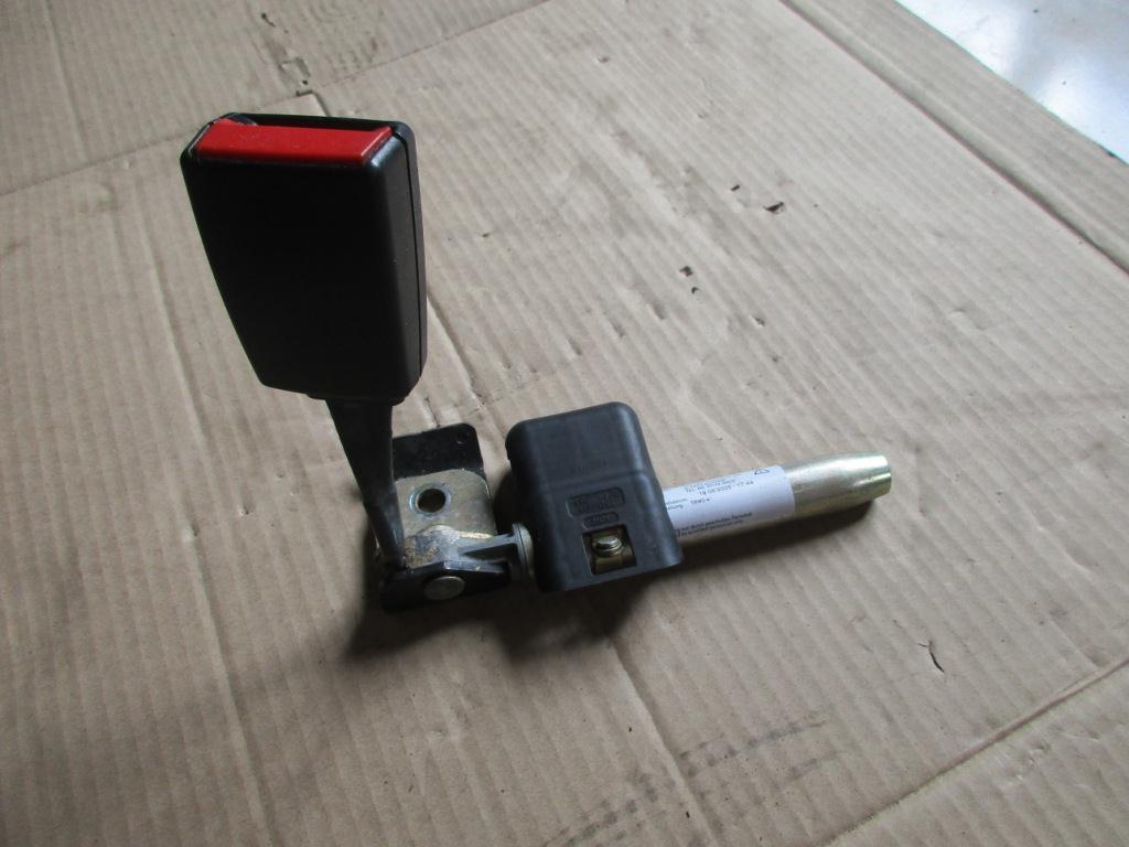 Замок ремня безопасности MERCEDES-BENZ C-класс W203/S203/CL203 рестайлинг (2004—2008)