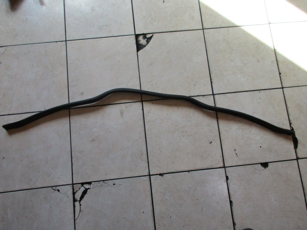 Уплотнитель моторного отсека MERCEDES-BENZ M-класс W164 (2005—2008)