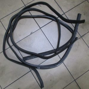 Уплотнитель моторного отсека MERCEDES-BENZ E-класс W211/S211 (2002—2006)