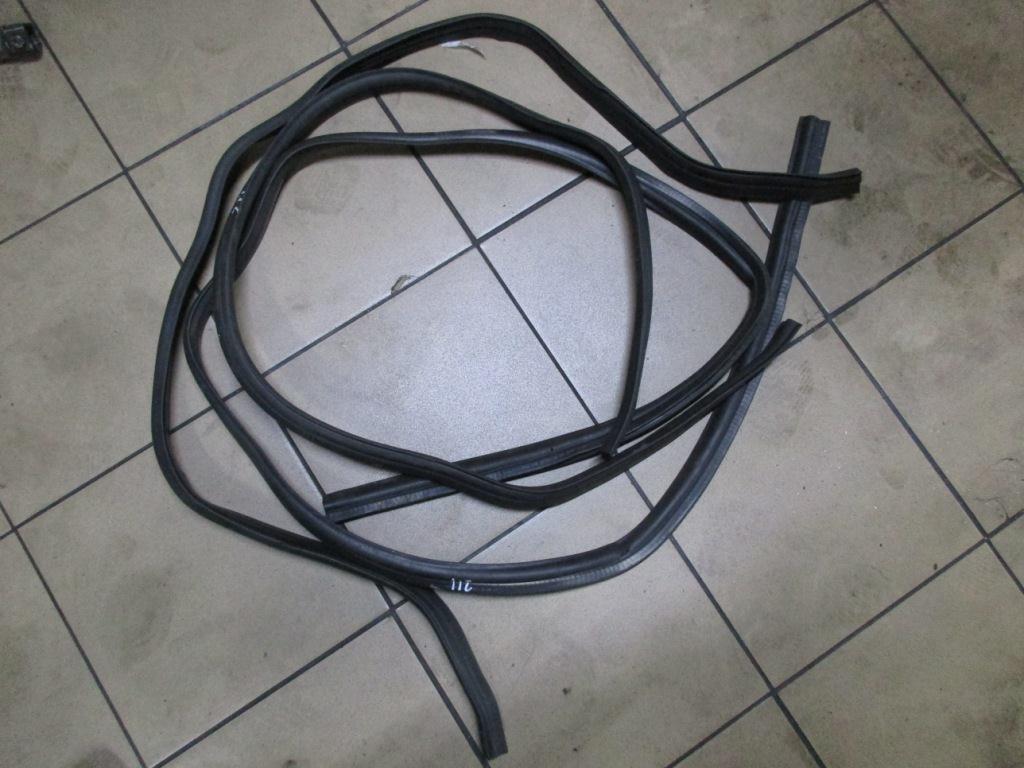 Уплотнитель моторного отсека MERCEDES-BENZ E-класс W211/S211 (2002—2006)