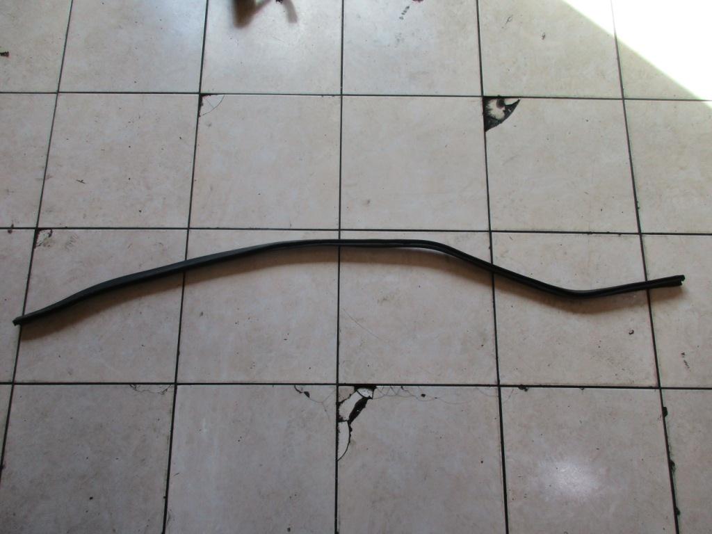 Уплотнитель моторного отсека MERCEDES-BENZ M-класс W164 (2005—2008)