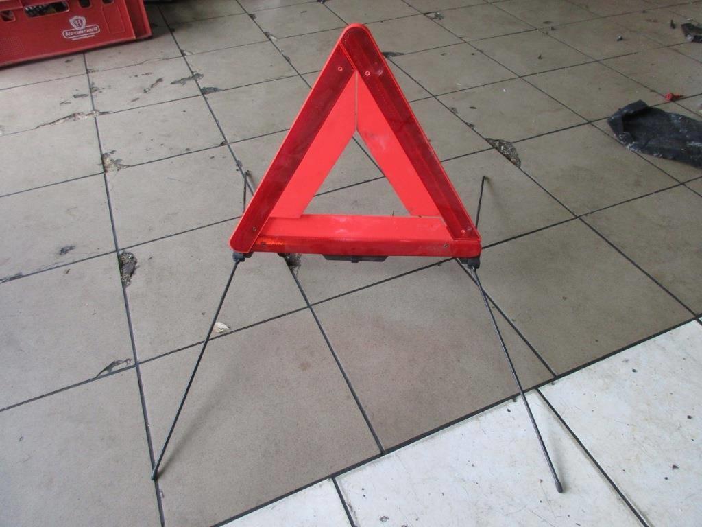 Знак аварийной остановки MERCEDES-BENZ M-класс W163 рестайлинг (2001—2005)